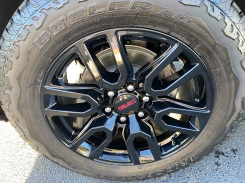 New 2026 GMC Sierra 1500 Elevation image 9