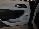 Used 2017 Chrysler Pacifica Touring-L Plus image 5