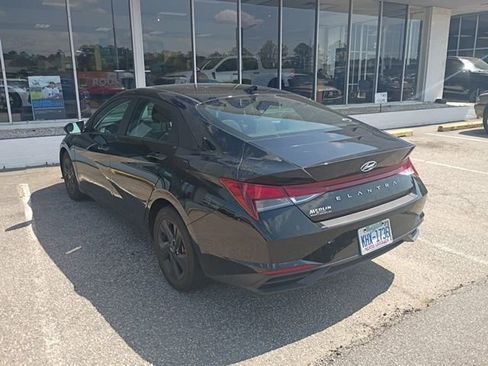 Used 2023 Hyundai Elantra SEL image 3
