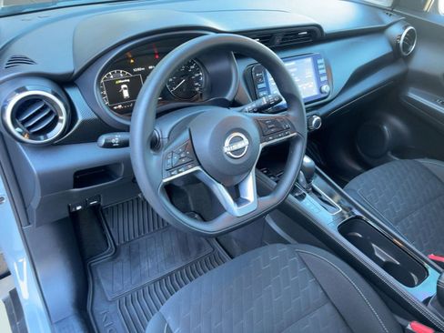 Used 2024 Nissan Kicks SV image 4