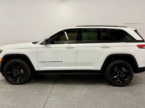 Used 2022 Jeep Grand Cherokee Altitude image 2
