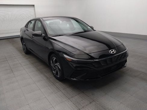 Used 2025 Hyundai Elantra SEL FWD image 13