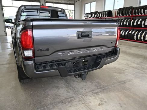 Used 2022 Toyota Tacoma SR5 AWD/4WD image 7