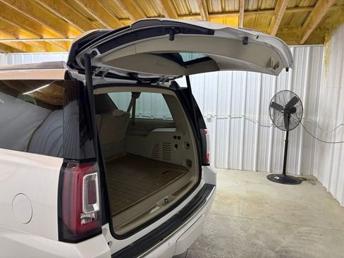 Used 2018 GMC Yukon XL Denali AWD/4WD image 10