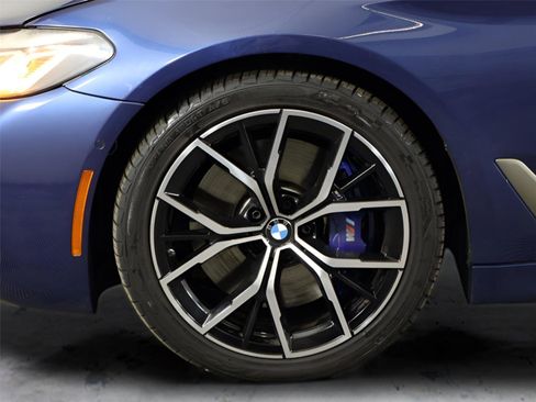 Used 2022 BMW M550i xDrive w/ Premium Package image 27