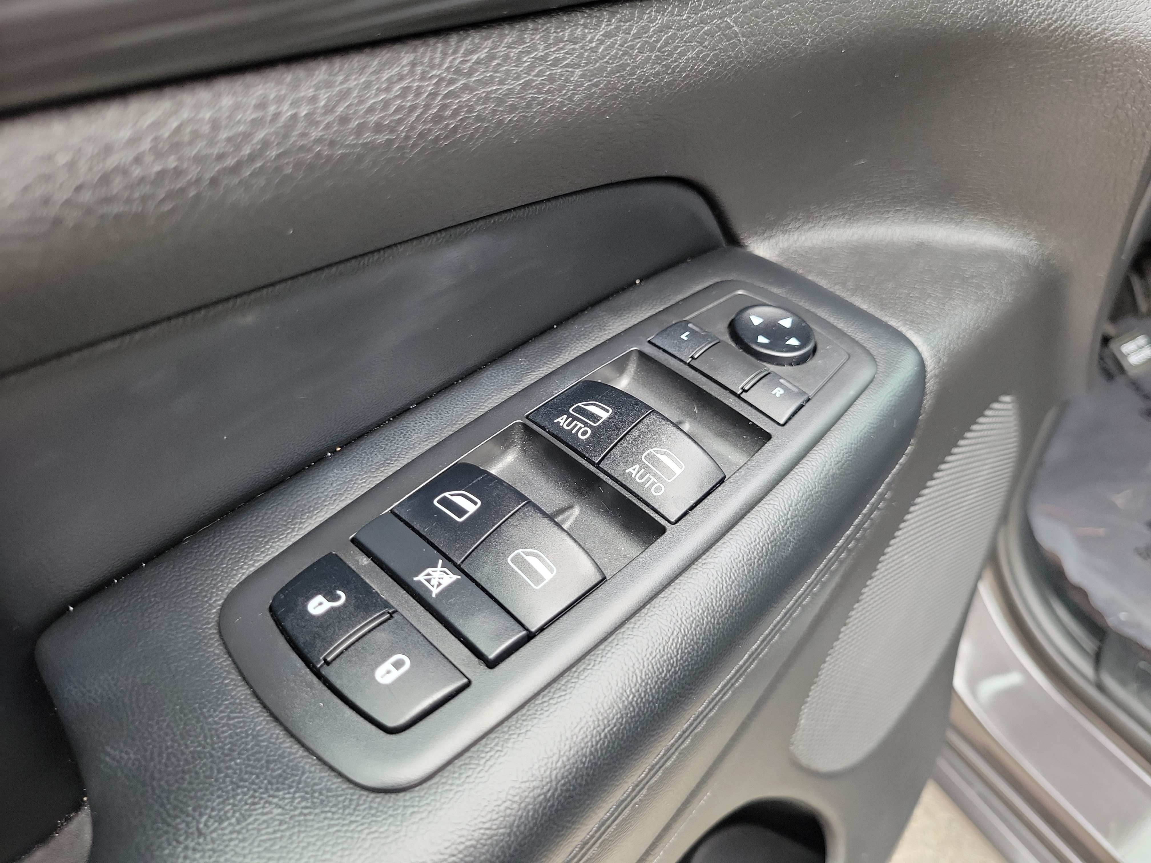 Used 2019 Jeep Grand Cherokee Altitude RWD image 25