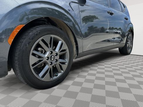 Used 2020 Kia Soul EX FWD image 6