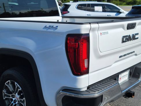 Used 2024 GMC Sierra 1500 SLT AWD/4WD image 11