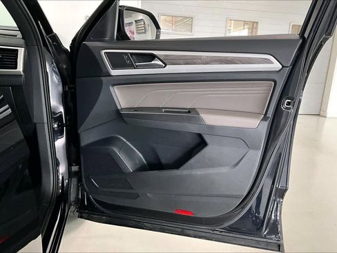 Used 2023 Volkswagen Atlas Cross Sport SE w/ Panoramic Sunroof Package AWD/4WD image 25