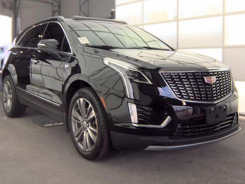 Used 2024 Cadillac XT5 Premium Luxury w/ Technology Package AWD/4WD image 3