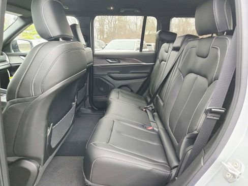 New 2025 Jeep Grand Cherokee Limited w/ Black Appearance Package image 12