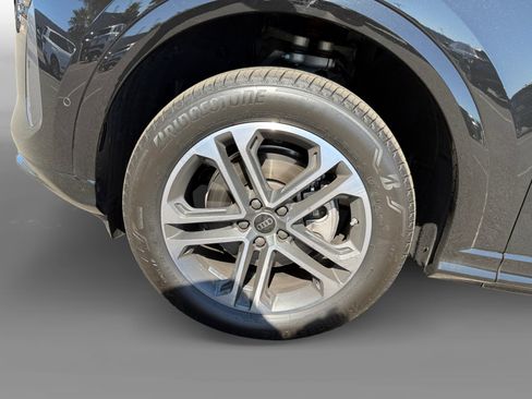 Certified 2025 Audi Q5 Premium w/ Convenience Package AWD/4WD image 9