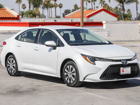 Certified 2022 Toyota Corolla LE FWD image 5