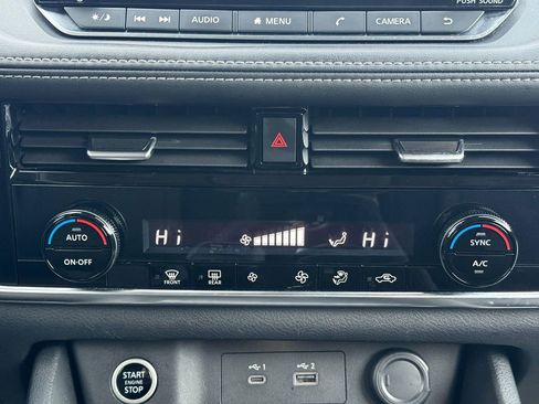 Used 2022 Nissan Rogue SV image 25