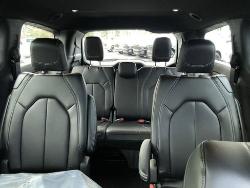 New 2026 Chrysler Pacifica Select image 21