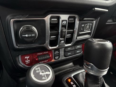 Used 2024 Jeep Gladiator Rubicon w/ Technology Group image 19