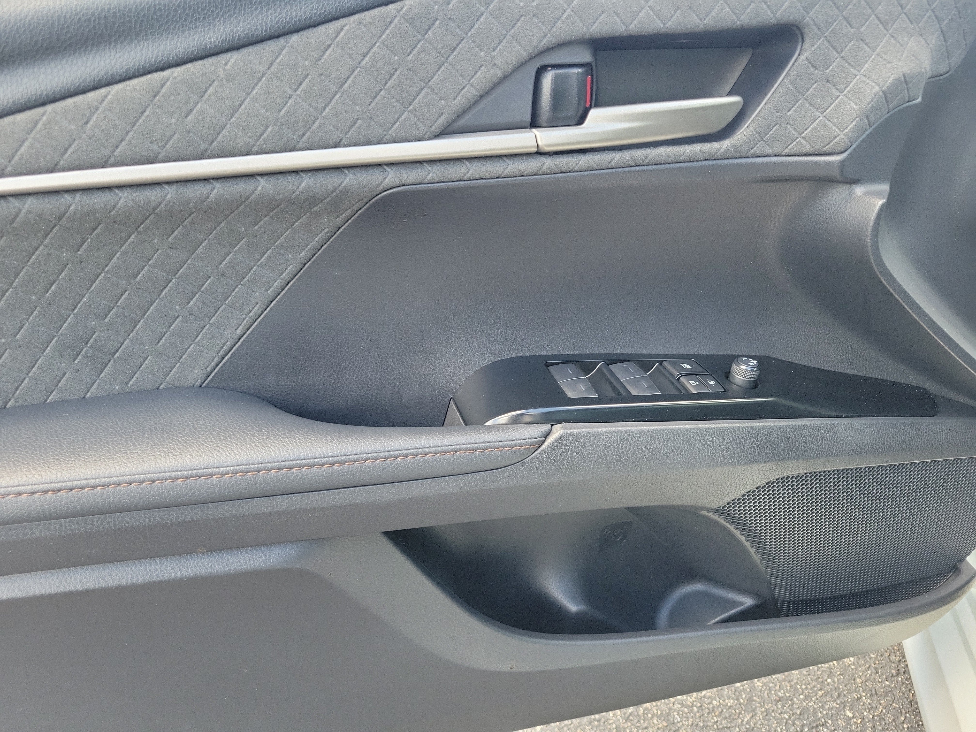 Used 2025 Toyota Camry XLE FWD image 21