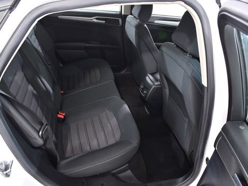 Used 2020 Ford Fusion SE image 19