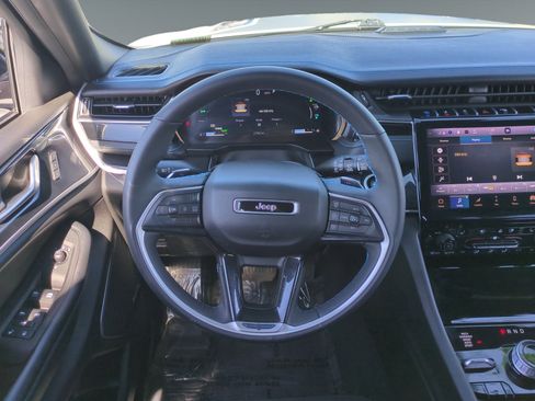 Used 2023 Jeep Grand Cherokee Trailhawk image 12