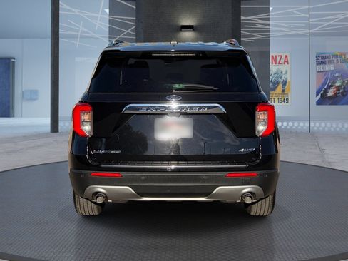 Used 2024 Ford Explorer Limited AWD/4WD image 5