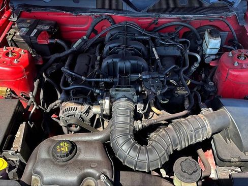 Used 2010 Ford Mustang Coupe RWD image 29