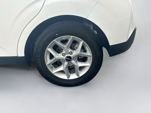 Used 2025 Kia Soul LX w/ LX Technology Package FWD image 11