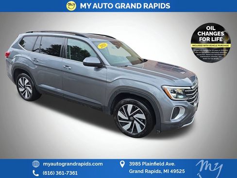 Used 2025 Volkswagen Atlas SE AWD/4WD image 1