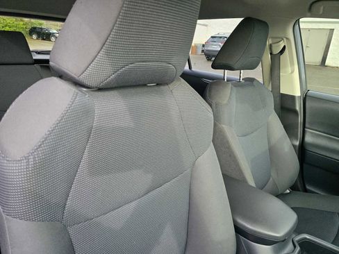 Used 2022 Toyota RAV4 LE image 13