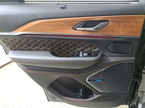 Used 2024 Jeep Grand Cherokee Summit image 14