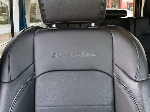 Used 2022 Jeep Wrangler Unlimited Sahara w/ Cold Weather Group image 28