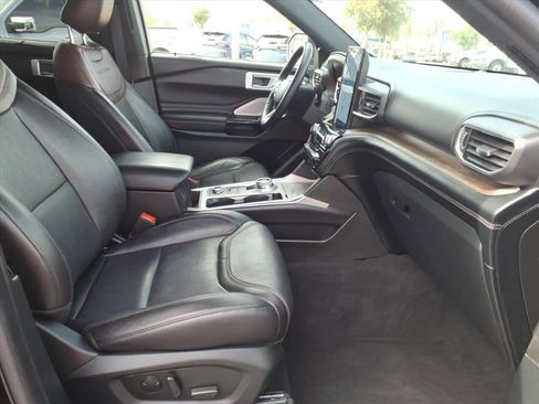 Certified 2023 Ford Explorer Platinum w/ Technology Package image 11