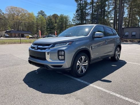 Used 2025 Mitsubishi Outlander Sport SE AWD/4WD image 2