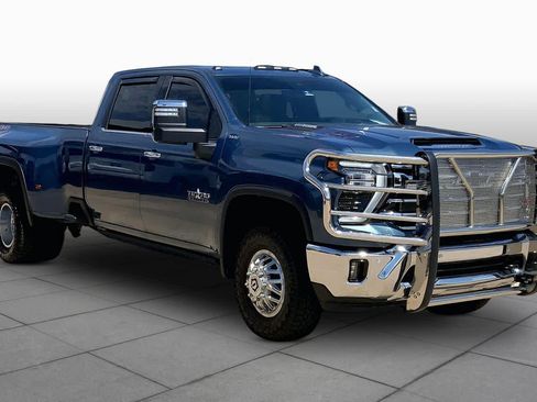 Used 2026 Chevrolet Silverado 3500 LTZ w/ LTZ Texas Edition AWD/4WD image 3