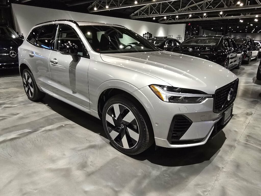 Used 2024 Volvo XC60 T8 Plus w/ Climate Package AWD/4WD image 3