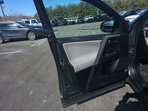 Used 2018 Toyota RAV4 XLE image 11