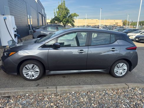 Certified 2025 Nissan Leaf S FWD image 8