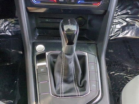 Used 2025 Volkswagen Taos SE w/ Panoramic Sunroof Package image 12