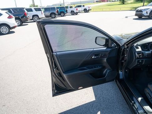 Used 2017 Honda Accord EX-L image 12