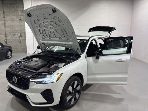 Used 2025 Volvo XC60 T8 Plus w/ Climate Package image 26