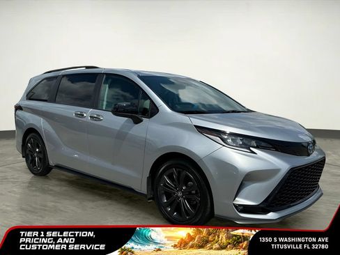 Used 2025 Toyota Sienna XSE w/ XSE Plus Package FWD image 16