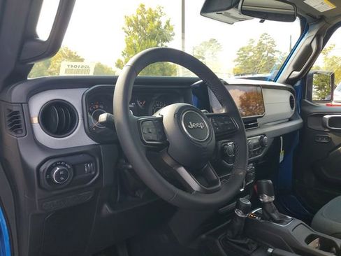 New 2025 Jeep Gladiator Sport image 19