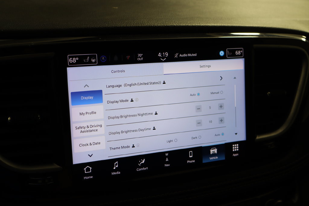 Used 2025 Chrysler Pacifica Limited FWD image 36