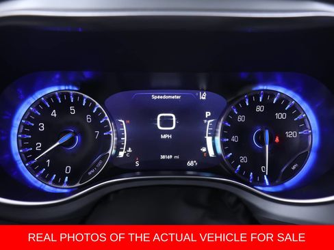 Used 2025 Chrysler Pacifica Limited FWD image 7