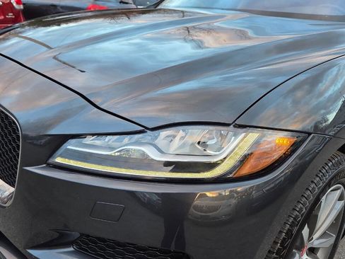 Used 2017 Jaguar F-PACE Prestige image 24