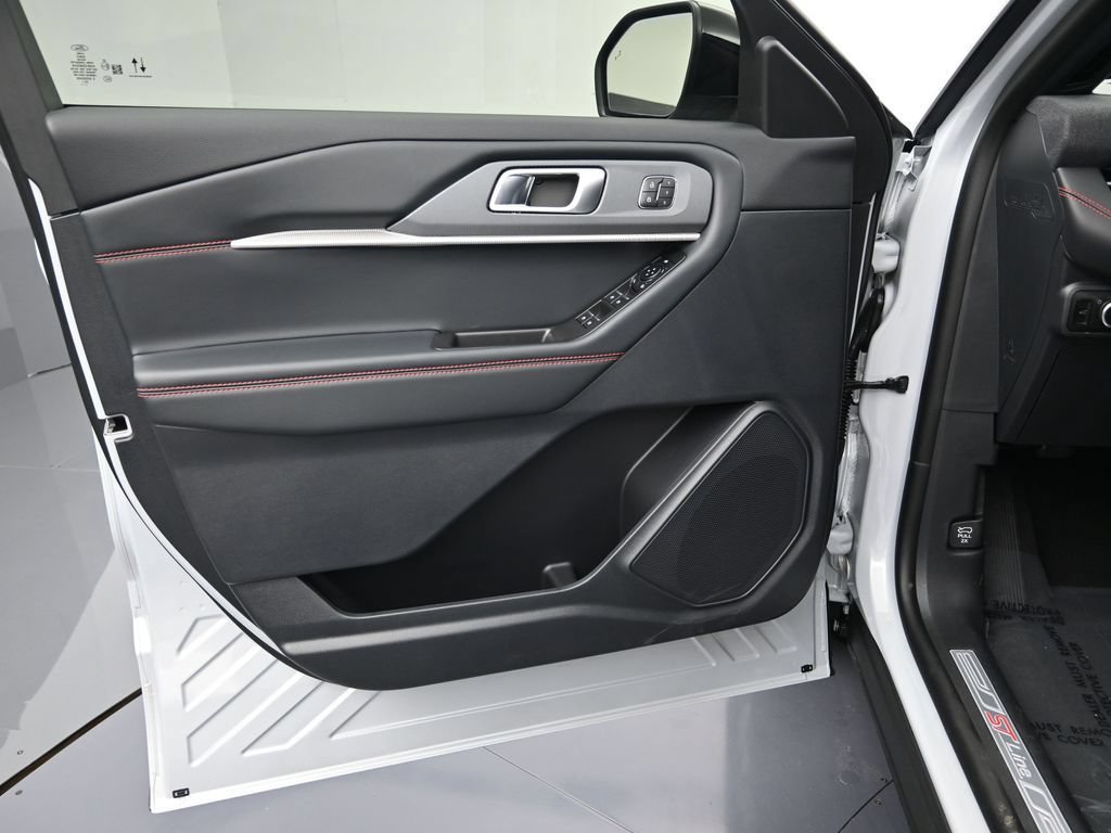 New 2026 Ford Explorer ST-Line w/ ST-Line Street Pack RWD image 10