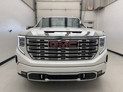 Used 2025 GMC Sierra 1500 Denali AWD/4WD image 2