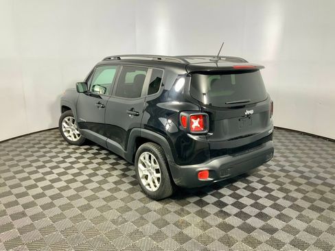 Used 2017 Jeep Renegade Latitude w/ Popular Equipment Group image 9
