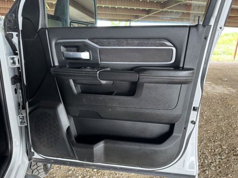 Used 2024 RAM 2500 Big Horn AWD/4WD image 38
