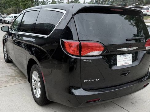 Used 2017 Chrysler Pacifica Touring FWD image 21