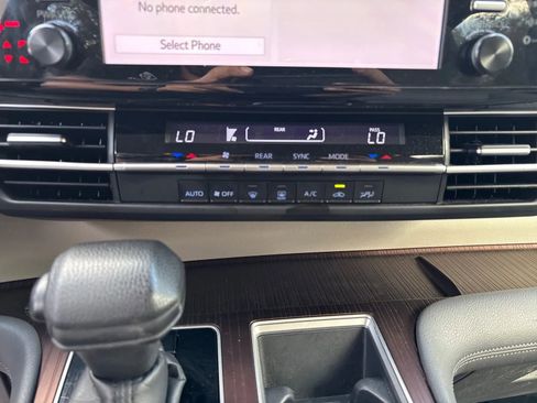 Used 2021 Toyota Sienna LE FWD image 19